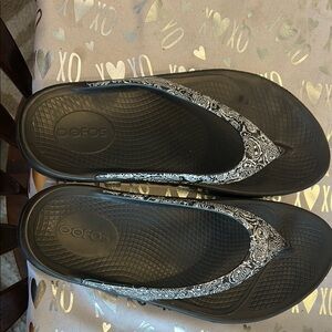 OOFOS Women's Black Sandals